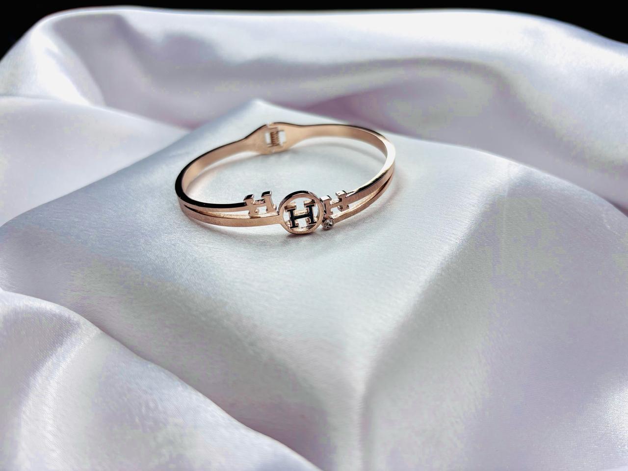 Halo Charm Rose-Gold Bracelet